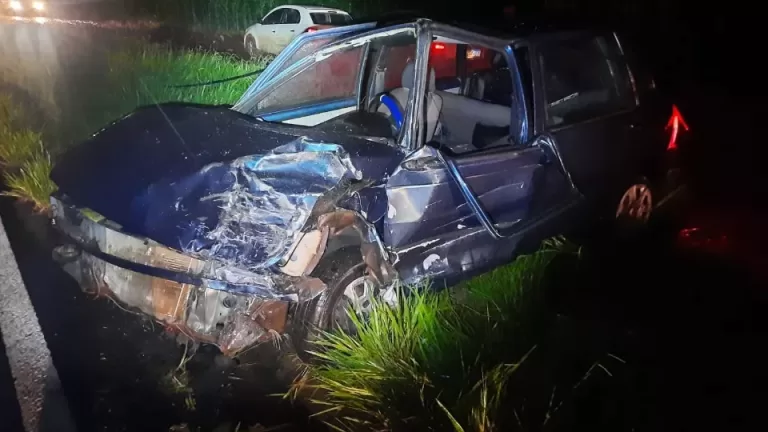 Colisão frontal entre dois carros deixa feridos em São José das Palmeiras