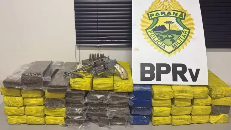 Mulher de 26 anos é presa com 48 quilos de maconha e revólver na PR-586 em Santa Tereza do Oeste