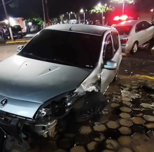 Batida entre carros deixa mulher ferida em Marechal Rondon