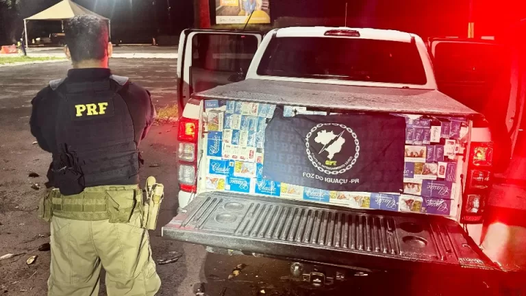 PRF apreende caminhonete com 40 caixas de cigarros contrabandeados na BR-277