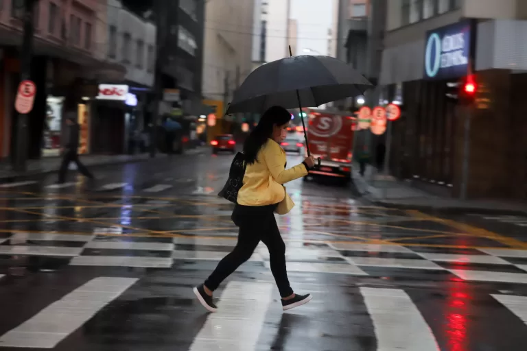 Cinco cidades do Paraná ultrapassam a média de chuvas de abril em menos de 15 dias