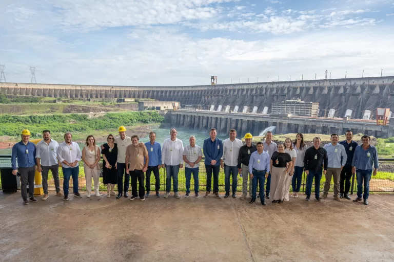 Itaipu recebe prefeitos da AMCESPAR