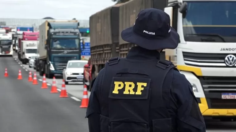 PRF inicia Operação Dia do Trabalho nas rodovias do Paraná