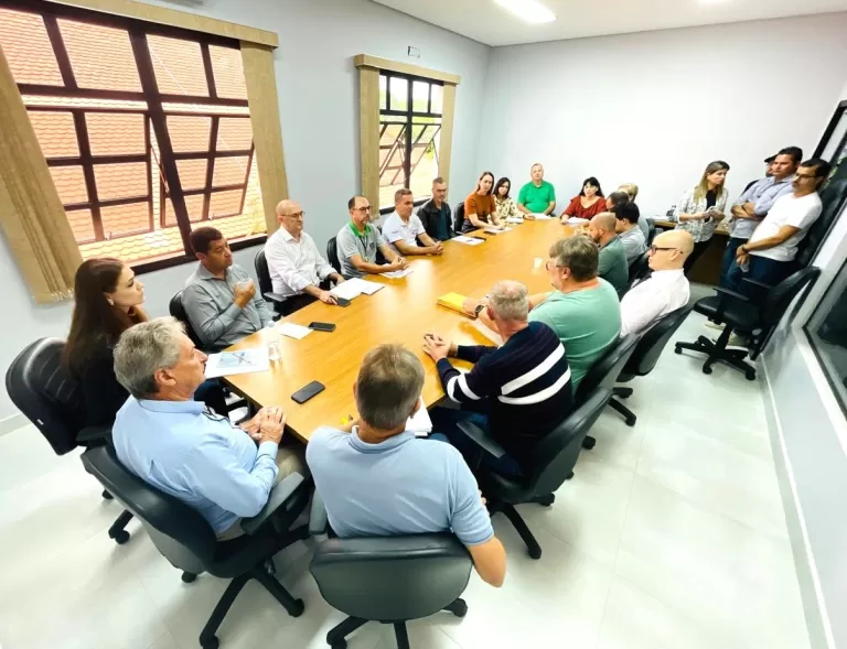 Reunião entre Legislativo e Executivo discute projetos da reforma administrativa da prefeitura