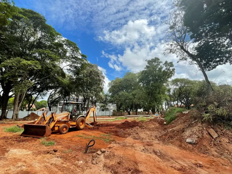 Vereadores propõem vistorias técnicas nas obras do Teatro e Praça Willy Barth