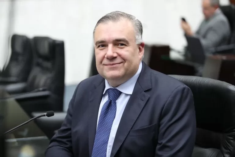 Aprovado projeto que cria “Novembrinho Azul” para saúde de meninos adolescentes