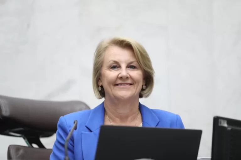 “São eficazes”, afirma deputada Márcia Huçulak ao defender debate técnico sobre vacinas