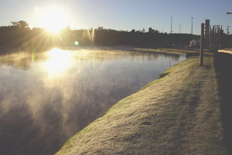 Massa de ar frio chega no Paraná deixando a terça-feira gelada com temperatura na casa dos 5ºC em algumas regiões
