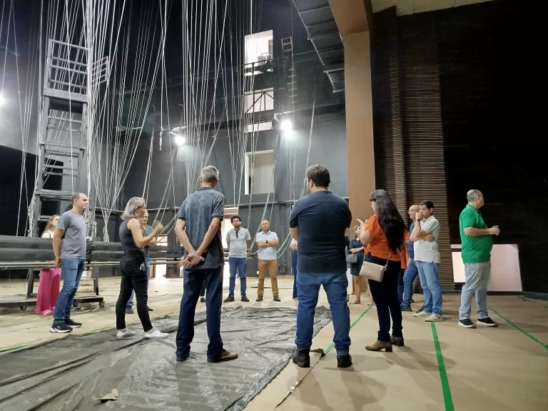 Vereadores são convidados para visita técnica ao teatro municipal
