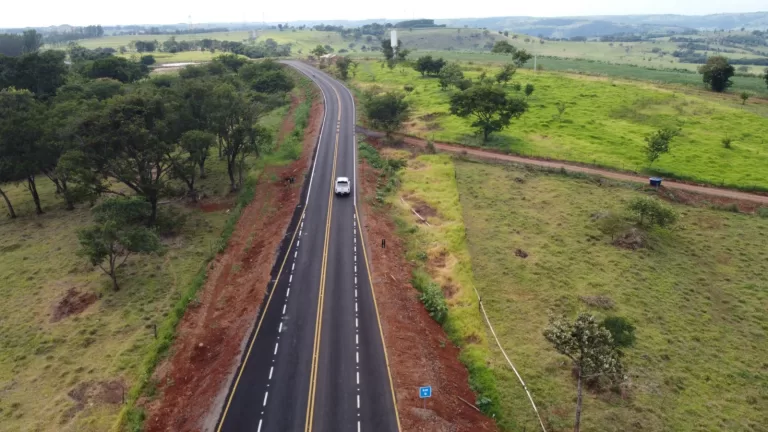Obra viária em Ramilândia beneficia escoamento da produção de alimentos
