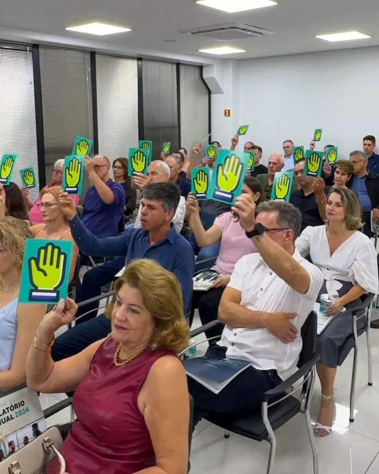 Sicoob Confiança comemora 20 anos com noite de homenagens, emoção e celebração ao cooperativismo