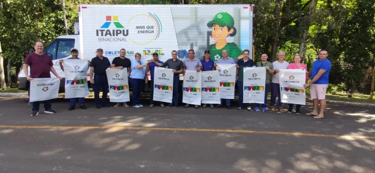 Itaipu entrega caminhão de coleta seletiva para Salgado Filho