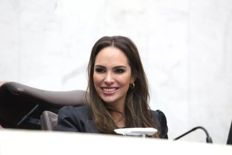 Deputada Maria Victoria destaca abertura de farmácia exclusiva para medicamentos de doença raras