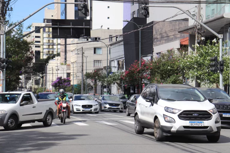 Penúltima parcela do IPVA 2025 de veículos com final de placa 1 e 2 vence nesta terça-feira