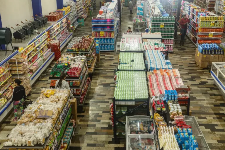 Preços dos alimentos cairão mais nas próximas semanas, afirma ministro