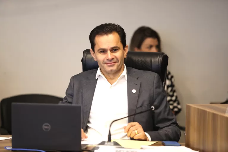 Projeto de lei que institui o mês “Abril Verde e Amarelo” avança na CCJ