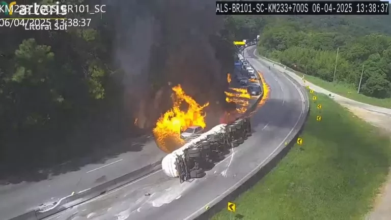 Explosão de caminhão tanque incendeia 24 carros e três carretas na BR-101