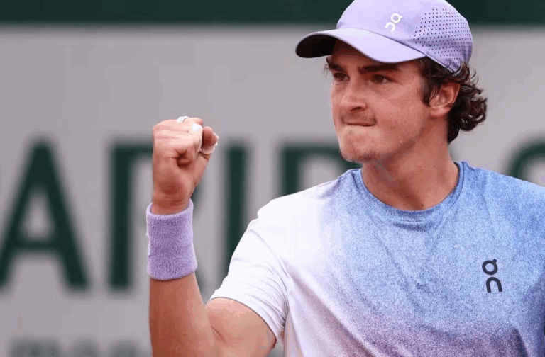 João Fonseca bate francês em Roland Garros e vai jogar 3ª rodada de Grand Slam pela primeira vez