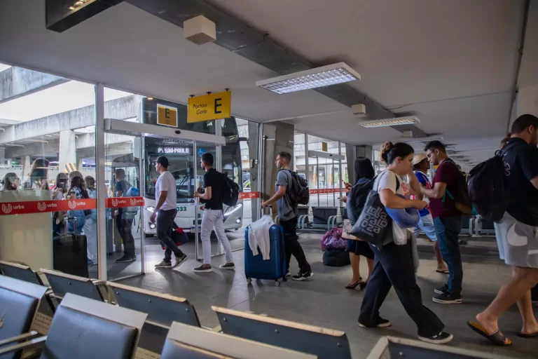 Serviços do Paraná crescem acima da média nacional e puxam alta do setor no Brasil