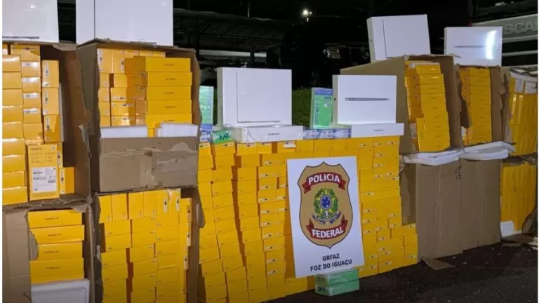 Dupla é presa com milhares de eletrônicos em transportadora de Foz do Iguaçu
