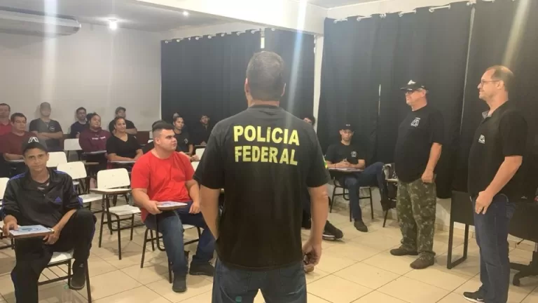 Polícia Federal fiscaliza 17 escolas de formação de vigilantes no Paraná