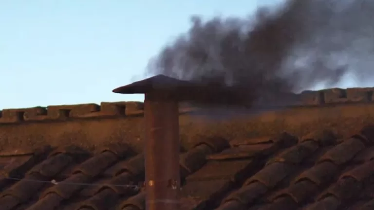 Fumaça preta: 1° dia do conclave termina sem novo papa