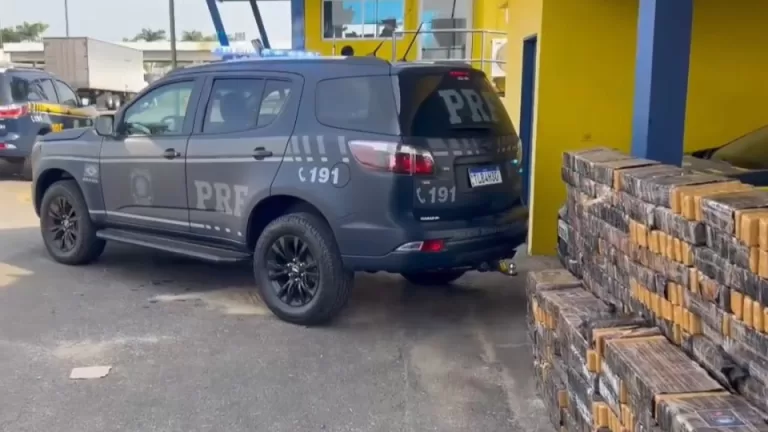PRF apreende quase uma tonelada de maconha escondida em carga de bolas de futebol que saiu de Marechal Rondon