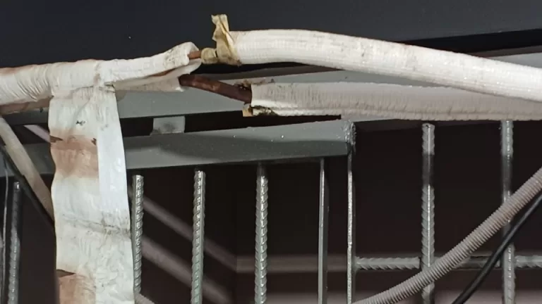 Morador em situação de rua invade prédio público em Toledo e incendeia roupas