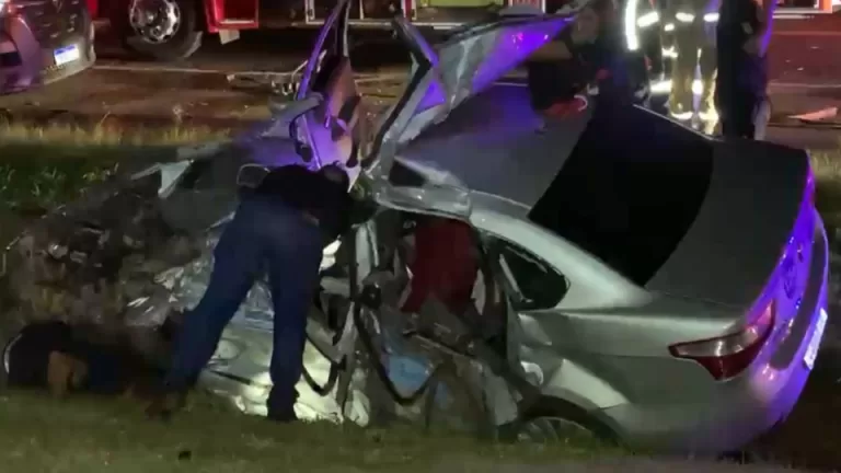 Identificada mulher que morreu em acidente entre carro, ônibus e caminhão