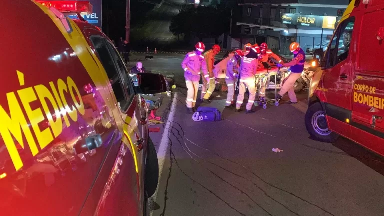 Grave batida com capotamento deixa uma pessoa morta e quatro feridas em Cascavel