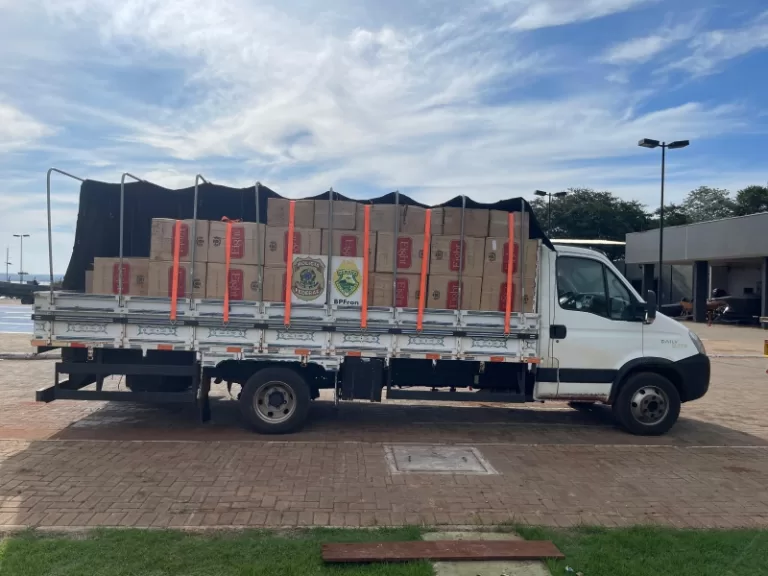 Motorista é preso com caminhão carregado com 15 mil pacotes de cigarros em Marechal Rondon