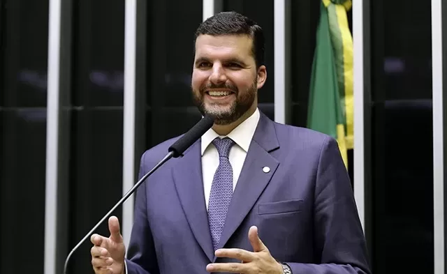 Gripe aviária no Brasil: presidente da Frente Parlamentar da Agricultura garante segurança no consumo de frango e ovos