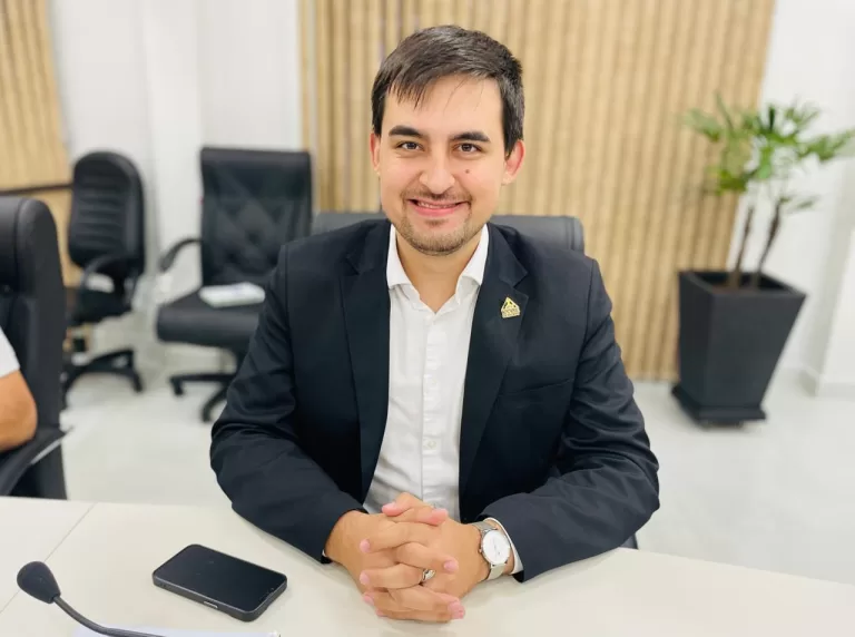 Juca sugere reforma da quadra de tênis ao lado do Ginásio Ney Braga