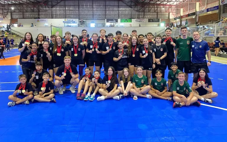 Arbad se destaca no Circuito Paranaense de Badminton