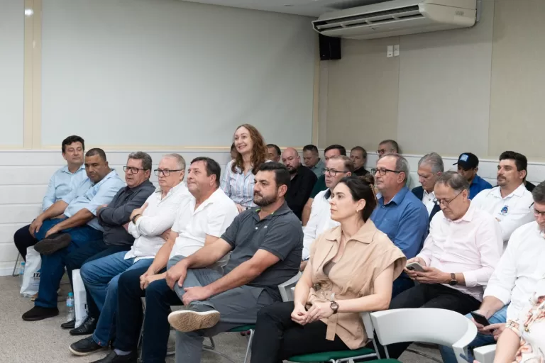 Diretores da Itaipu recebem prefeitos dos municípios lindeiros