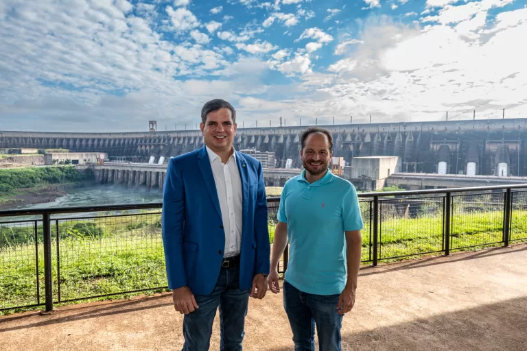 Diretor da Aneel visita Itaipu e destaca a importância da usina para o futuro energético brasileiro