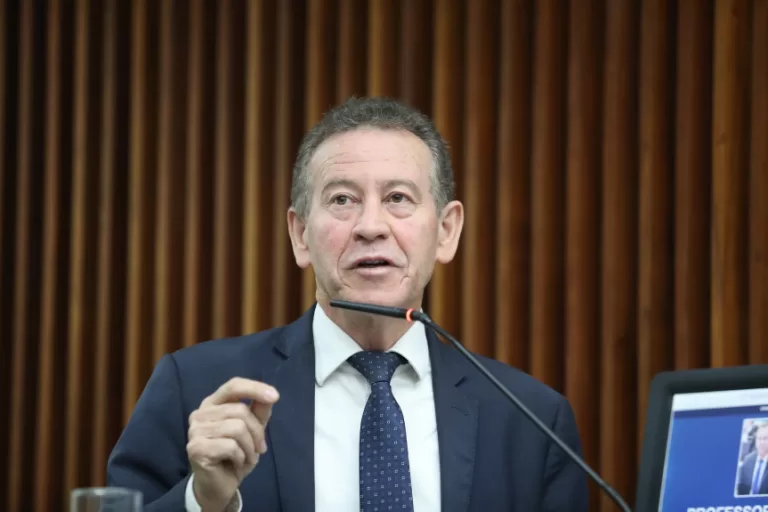 Deputado Professor Lemos cobra envio imediato de projeto para corrigir salários do funcionalismo
