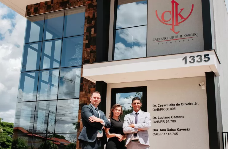 Caetano, Leite e Kaveski: advogados estão de casa nova