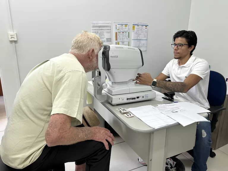 Mutirão inédito zera fila por oftalmologista em Mercedes