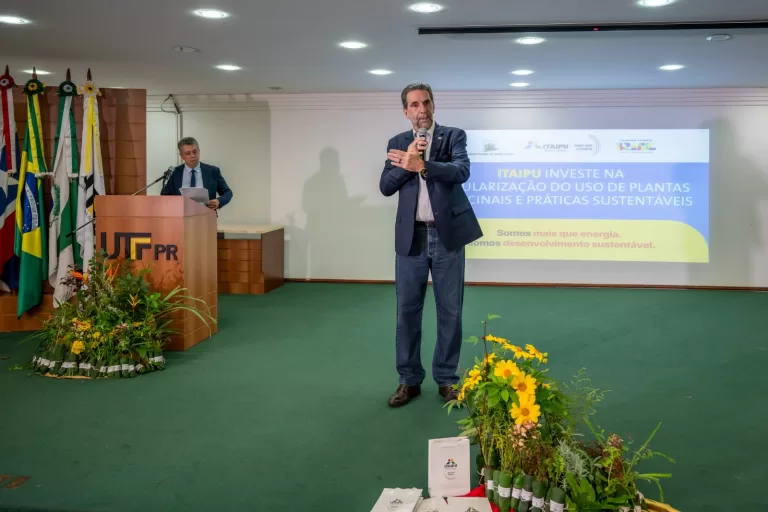 Itaipu anuncia investimentos no campus da UTFPR de Medianeira e celebra convênio sobre plantas medicinais