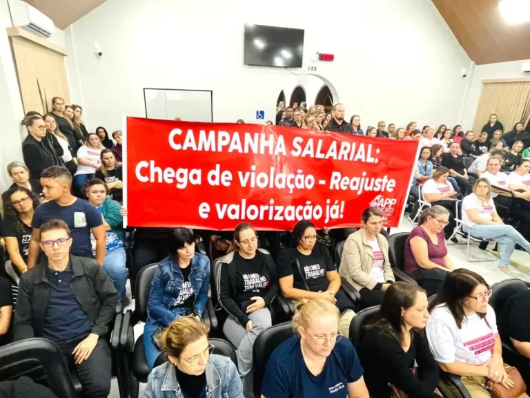 Professores municipais realizam assembleia na quinta-feira e greve não está descartada