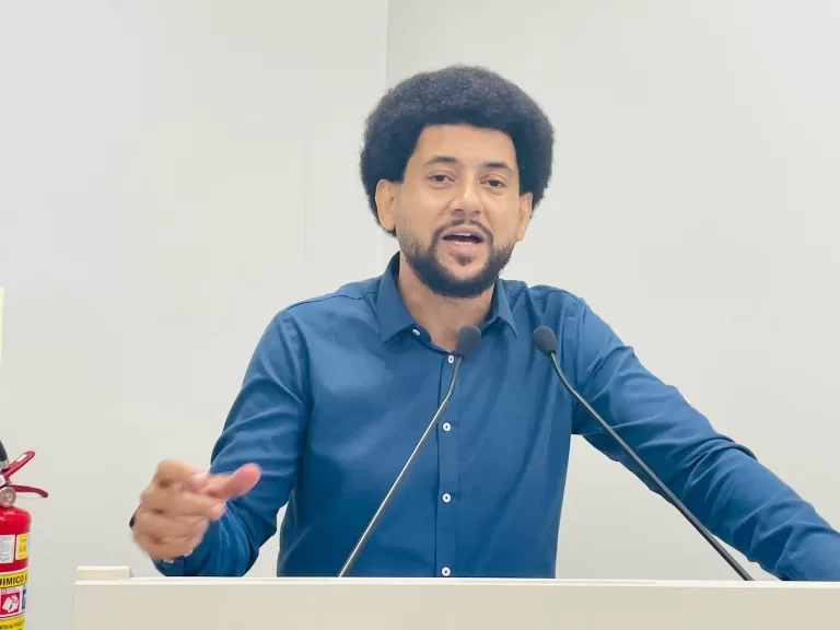 Fernando Nègre sugere soluções à infestação de moscas varejeiras em propriedades rurais