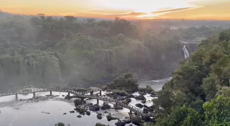 Volume de água nas Cataratas do Iguaçu está abaixo do normal