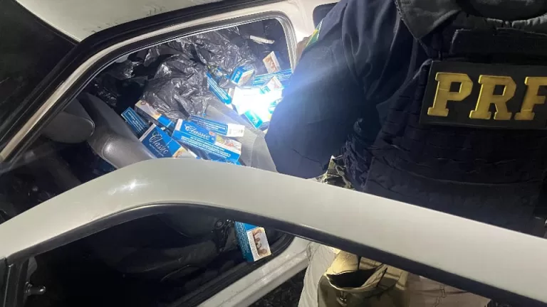 PRF apreende cerca de 4.500 maços de cigarros na BR-277