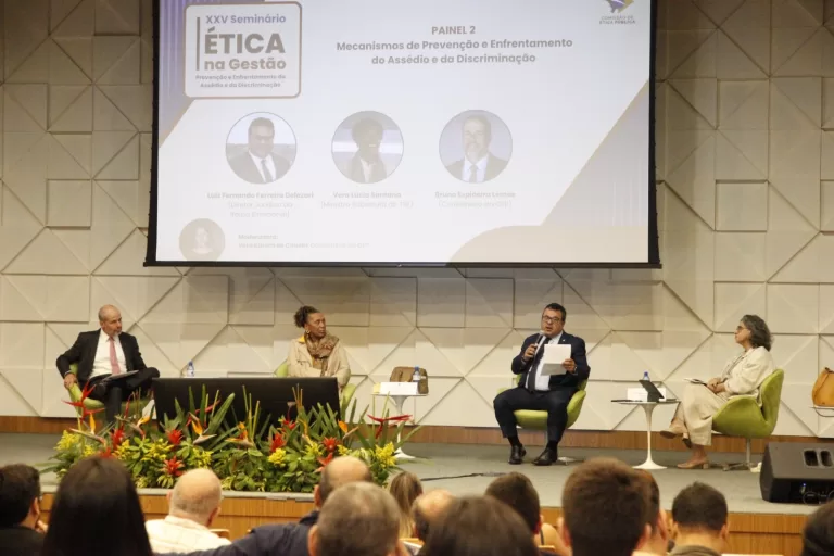 Diretor jurídico da Itaipu compartilha iniciativas da empresa durante o XXV Seminário Ética na Gestão