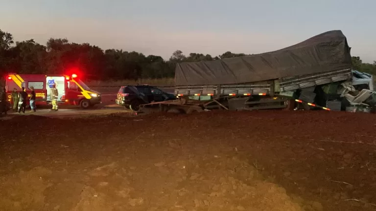 Motorista escapa da morte durante fuga com caminhão de cigarros na BR-467