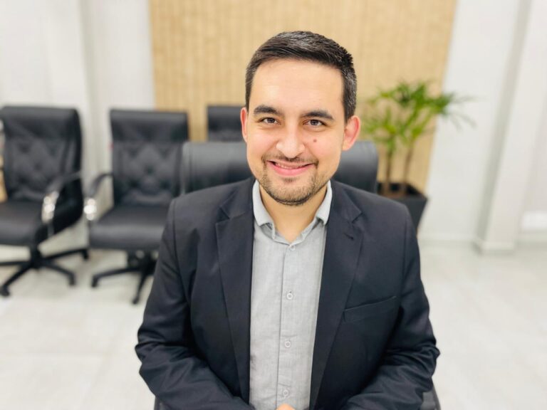 Juca pede instalação de assentos prioritários na Farmácia Básica de Marechal Rondon