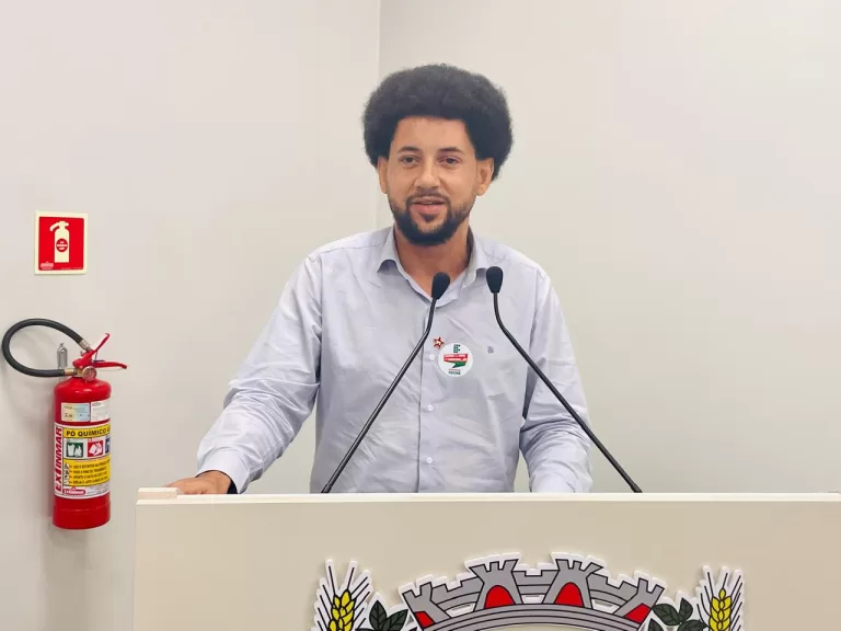 Fernando Nègre pede esclarecimentos sobre implementação da Política Nacional de Educação Digital