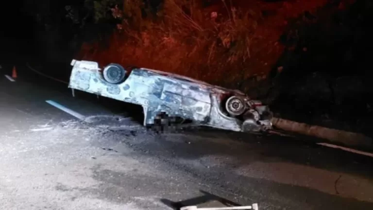Pai e filho morrem após carro capotar e pegar fogo na BR-158