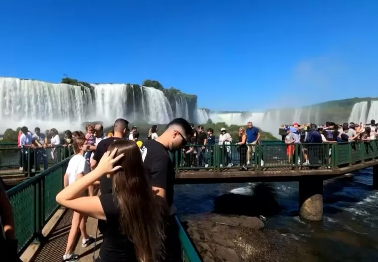Argentinos são 42% dos mais de 426 mil turistas estrangeiros que chegaram ao Paraná no primeiro trimestre deste ano